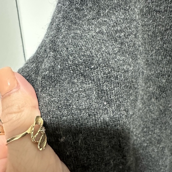 Stefanel Dark Gray V-Neck Sweater EUC Wool Blend size M/L (see measurements) - Picture 2 of 4